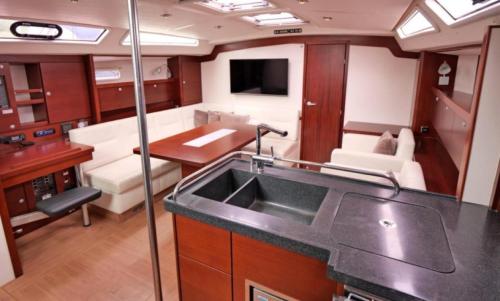 Μια τηλεόραση ή/και κέντρο ψυχαγωγίας στο YachtVenice Sailing Excursion Included