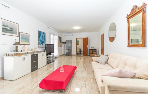 Cozy Apartment In Trogir With Wifi