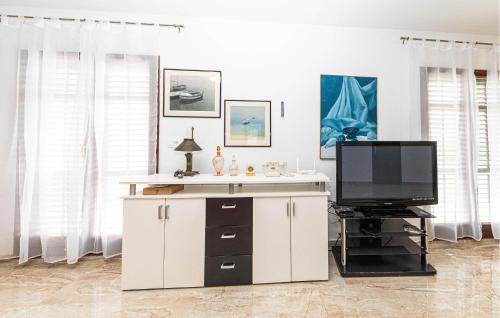 Cozy Apartment In Trogir With Wifi