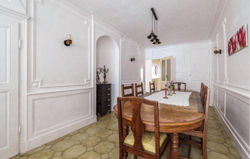 Φωτογραφία από το άλμπουμ του Amazing Home In Dommartin-Le-Saint-Pèr σε Dommartin-le-Saint-Père