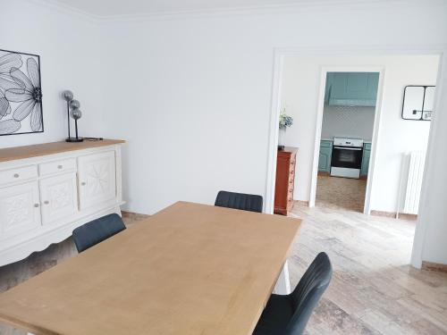 Gallery image of Les Glycines - Maison avec bel extérieur in Bonneil