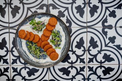 ホテルの敷地内または近くでの食事または食べ物
