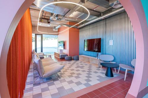 Televisyen dan/atau pusat hiburan di SHED Vilnius Coliving