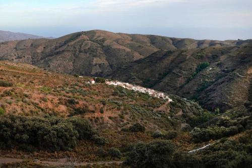 a view of a mountain with a road on it at Casa Alfurán in Alfornón