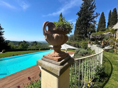 Der Swimmingpool an oder in der Nähe von Semifonte Romantica