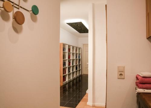 a hallway with bookshelves and a ceiling at Weinberg 100 in Dresden