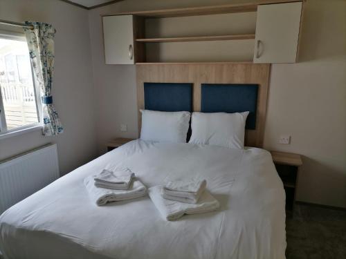 Posteľ alebo postele v izbe v ubytovaní Ruby retreat - 2 bedroom with decking