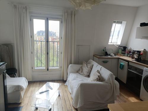 Sunny apartment in Paris Batignolles