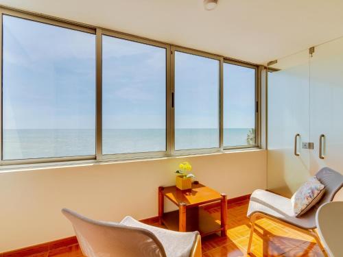 Oasis Mar Beachfront Apartment