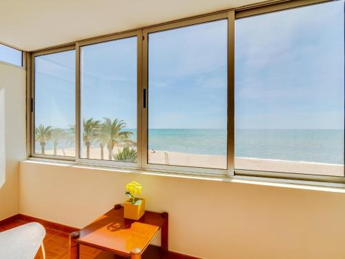 Oasis Mar Beachfront Apartment