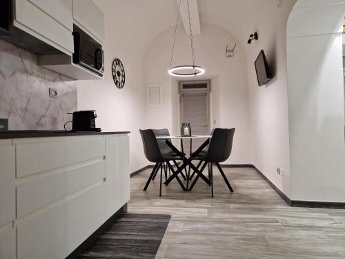 a kitchen with a table and chairs in a room at Norcia Stylish Apartment in Norcia
