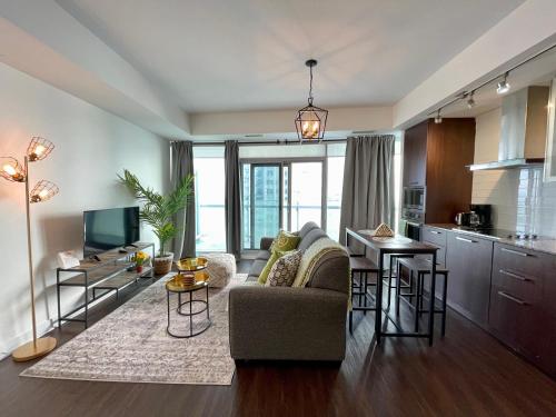 a living room with a couch and a kitchen at GLOBALSTAY Gorgeous Downtown Apartment in Toronto