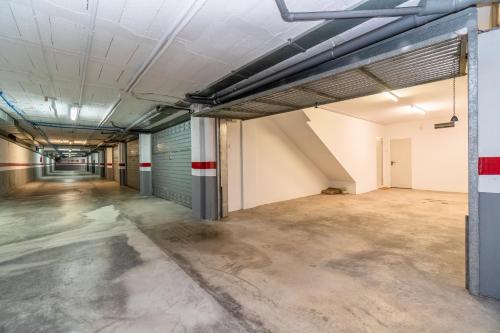 an empty parking lot in an office building at Casa para vacaciones perfectas in Vilassar de Mar