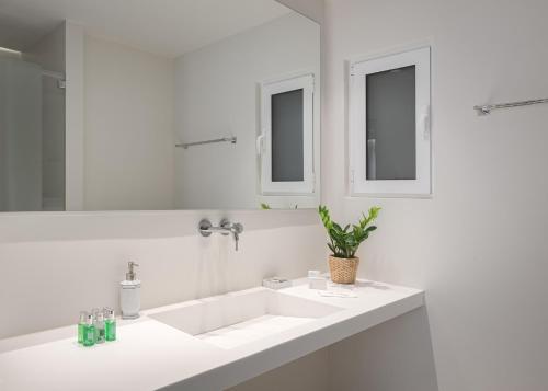 Acropolis Vibe Residence