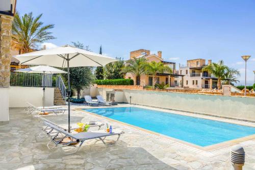 Swimmingpoolen hos eller tæt på Villa Paralia