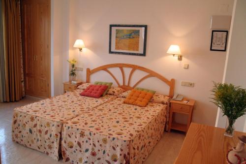 Кровать или кровати в номере Hotel Levante