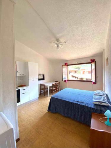 a bedroom with a blue bed and a table at Casa Viola in Campese