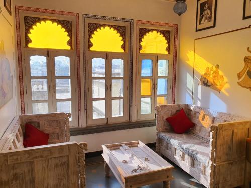 Χώρος καθιστικού στο Hotel Mewar Haveli - At Lake Pichola