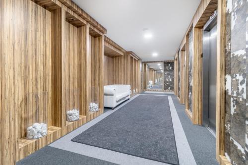 a hallway with wood walls and a hallway with a mattress at Exe Convention Plaza Madrid in Madrid
