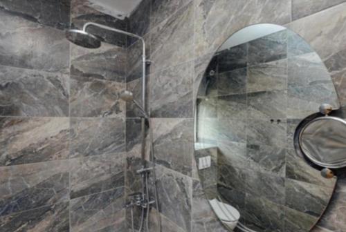 Ένα μπάνιο στο Sun house Kumbor