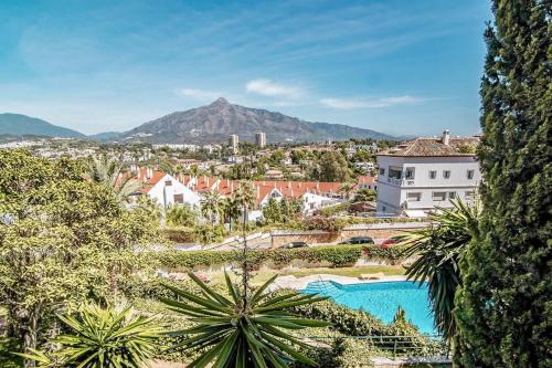 DUPLEX PENTHOUSE PUERTO BANUS POOL PADDLE WIFI BBQ