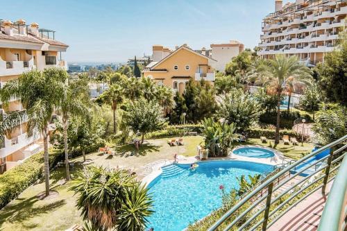DUPLEX PENTHOUSE PUERTO BANUS POOL PADDLE WIFI BBQ