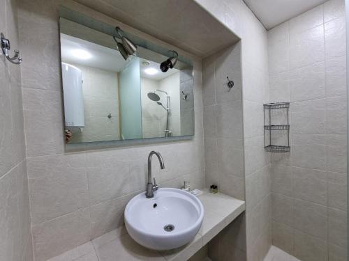 Kylpyhuone majoituspaikassa Sahil Baku APRT