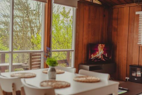 Φωτογραφία από το άλμπουμ του Timber Hill Self Catering Cedar Lodges σε Broad Haven