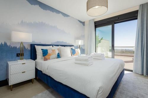 Marbella Lake Luxe Duplex Penthouse Scenic Views