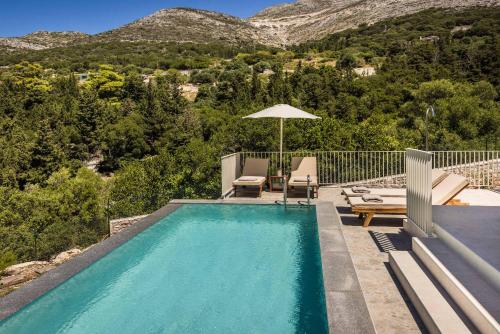 a swimming pool with a view of a mountain at Levantes Villa in Divarata