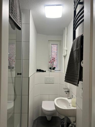 Un baño de Genesis Apartments