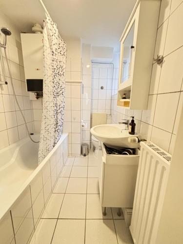 Et badeværelse på Cozy Apartment in Hannover Central