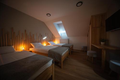 a hotel room with two beds and a window at Turizem na kmetiji Rdečnik in Slovenj Gradec