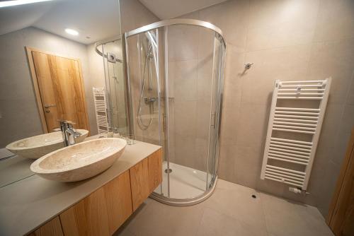 a bathroom with two sinks and a shower at Turizem na kmetiji Rdečnik in Slovenj Gradec