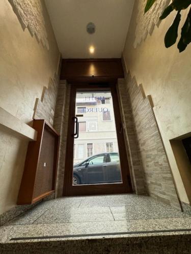 a hallway with a door with a car outside at Hotel Le Querce in Milan