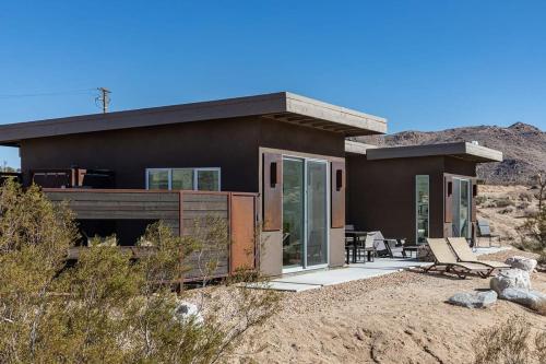 a house in the middle of the desert at Shelter 2 l A Classic At Joshua Tree Park Entrance in Joshua Tree