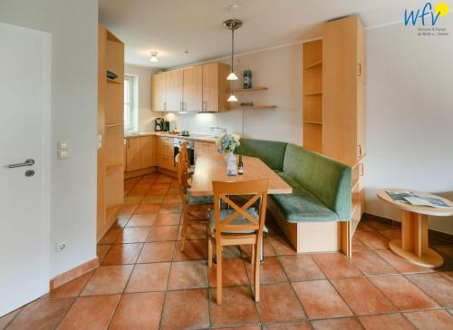 Kuchyň nebo kuchyňský kout v ubytování Ferienhäuser Jadehörn Ferienhaus Casa Verde