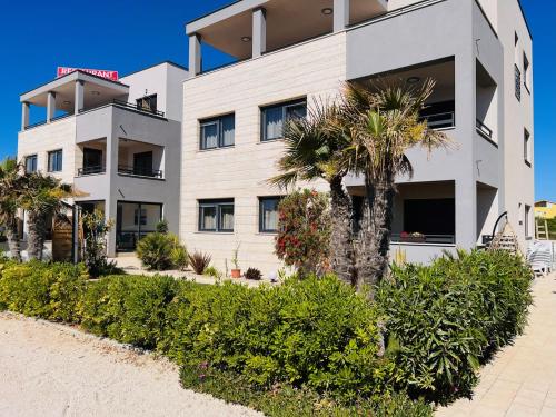 Το κτήριο όπου στεγάζεται  το διαμέρισμα