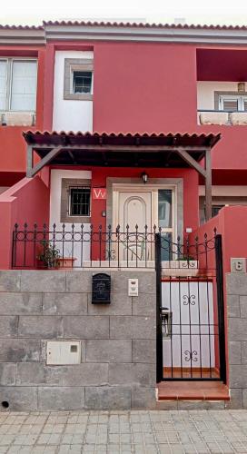 Το κτήριο όπου στεγάζεται  η παραθεριστική κατοικία