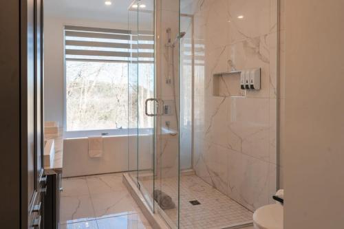a bathroom with a shower with a glass door at Le Zen Belvédère in Sainte-Adèle