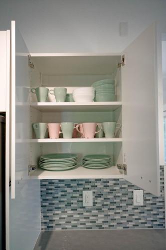 Кухня или мини-кухня в #StayinMyDistrict Modern Mid-Century Retreat
