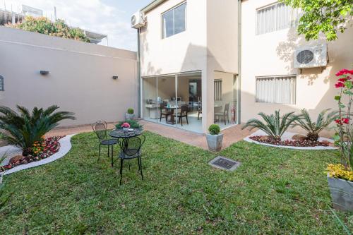 Jardín al aire libre en Faro Norte Suites