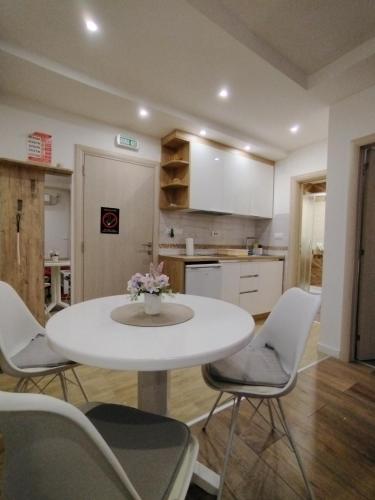 Η κουζίνα ή μικρή κουζίνα στο Apartman Sara