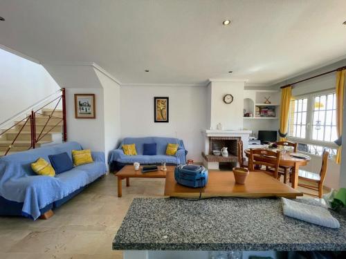 3 Bed Townhouse Overlooking Com Pool LD314