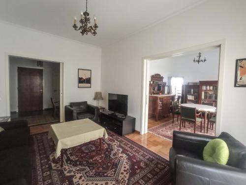 3-Generations Athenian home
