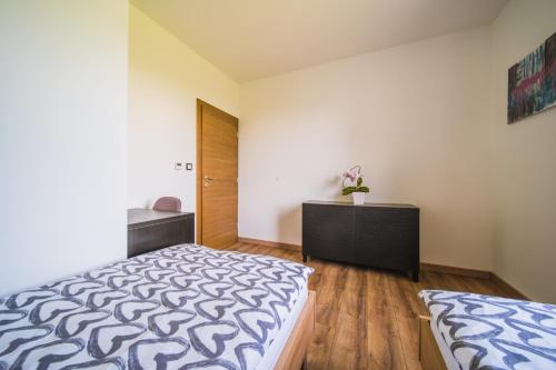 Ένα ή περισσότερα κρεβάτια σε δωμάτιο στο K Relax Place, Varaždinske Toplice, modern home with Sauna, Jacuzzi, WIFI