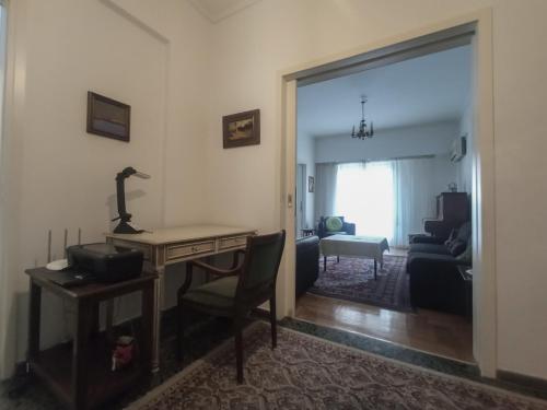 3-Generations Athenian home