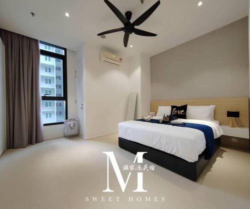 Postel nebo postele na pokoji v ubytování Arcoris Mont Kiara 19# Deluxe 1 Bedroom With Balcony KL #1-3Pax