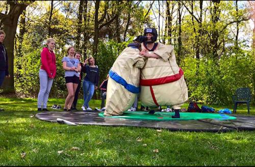 a man dressed in a costume in a park at Sfeervol familielandhuis in de groene Kempen in Baarle-Hertog