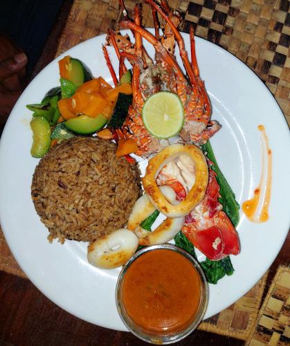 Makanan di atau berdekatan hotel